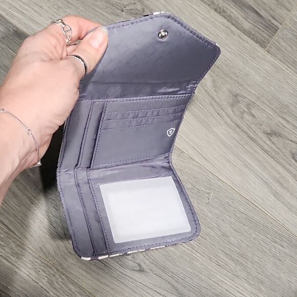 NWOT Vera Bradley RFID Floral Moon Trifold Quilted Wallet - Picture 4 of 7